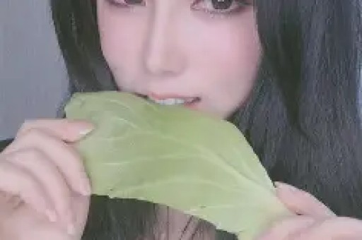 百万粉丝女网红晒捐款1047万截图并回应：两位粉丝捐出1千万个人捐了47万